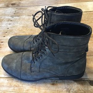lace-up boots